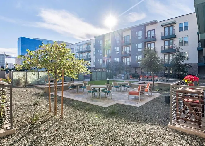 Modern 2br Cozysuites Town Waterfront!