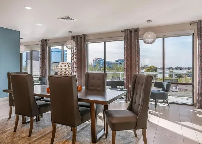 Modern 2br Cozysuites Town Waterfront! Apartment
