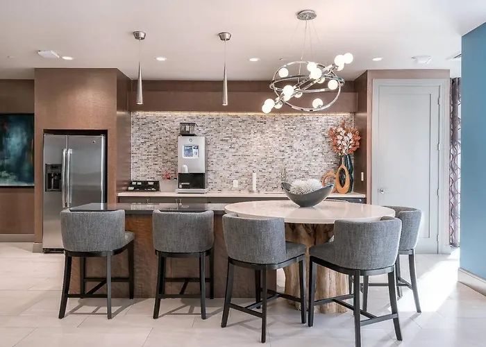 Modern 2br Cozysuites Town Waterfront! Apartment *