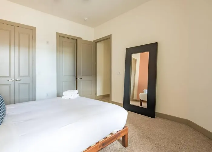 Modern 2br Cozysuites Town Waterfront! Apartment