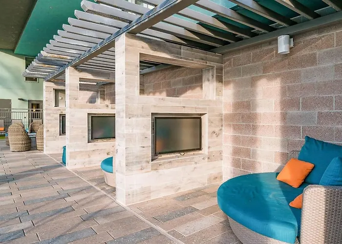 Modern 2br Cozysuites Town Waterfront! Apartment